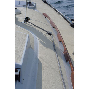 Non-Skid System with Roller