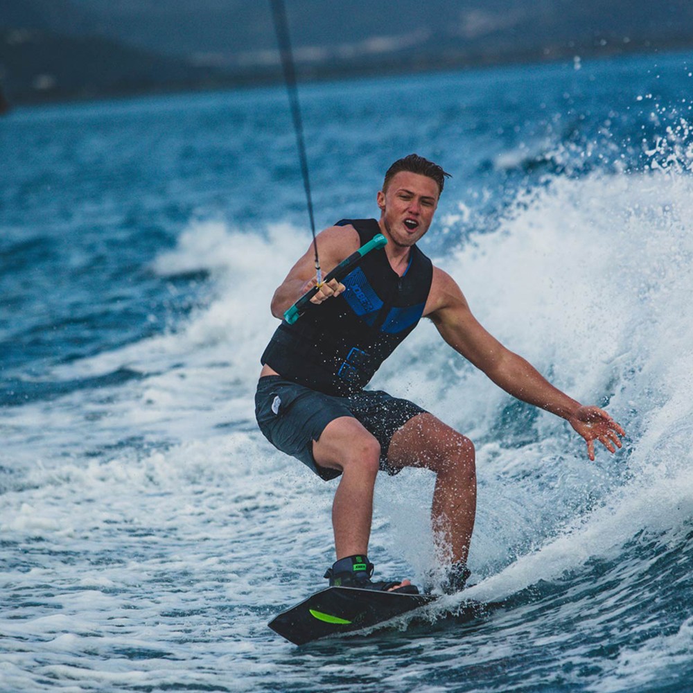 Logo 138 Wakeboard & Maze Bindings Set