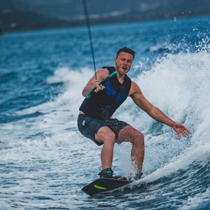 Logo 138 Wakeboard & Maze Bindings Set