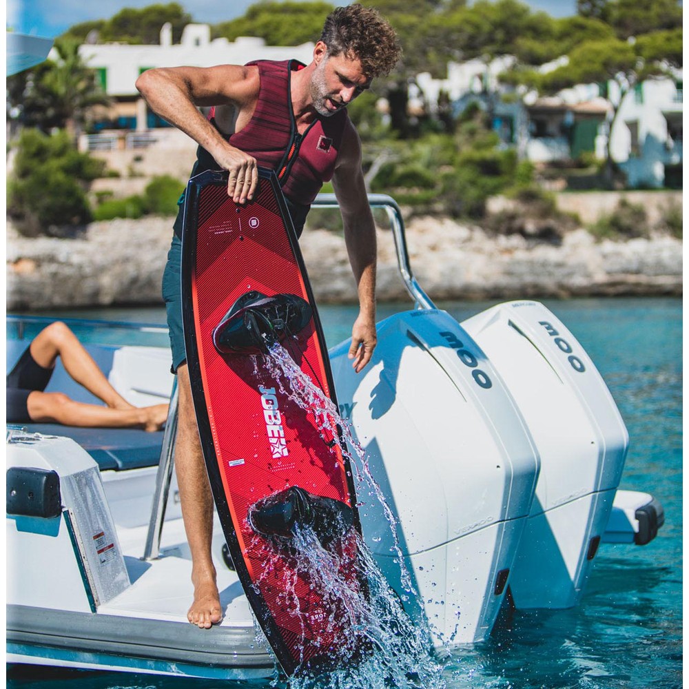 Logo Wakeboard/Bindings and Rope Package