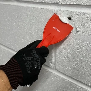 Dekton Plastic Putty Knives - Set of Three 