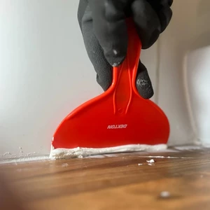 Dekton Plastic Putty Knives - Set of Three 