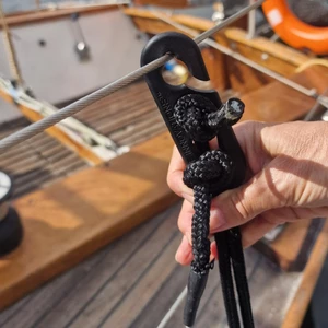 Marine Innovations Fender Mate™ Slider Sailboats